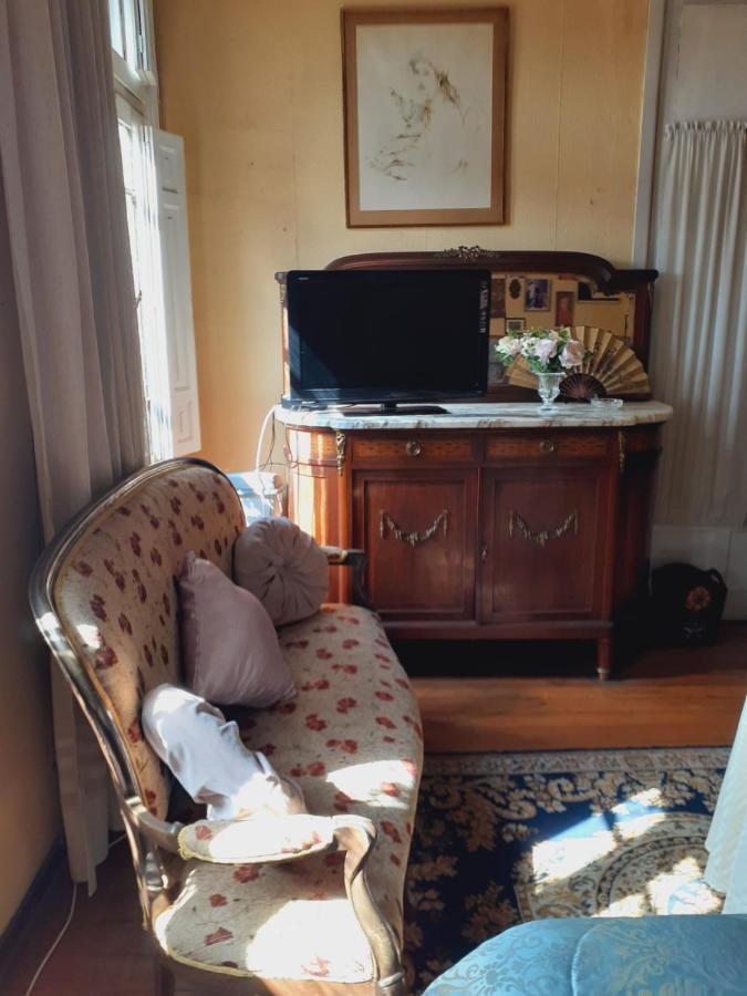Casa Dos Leones Inn Santiago