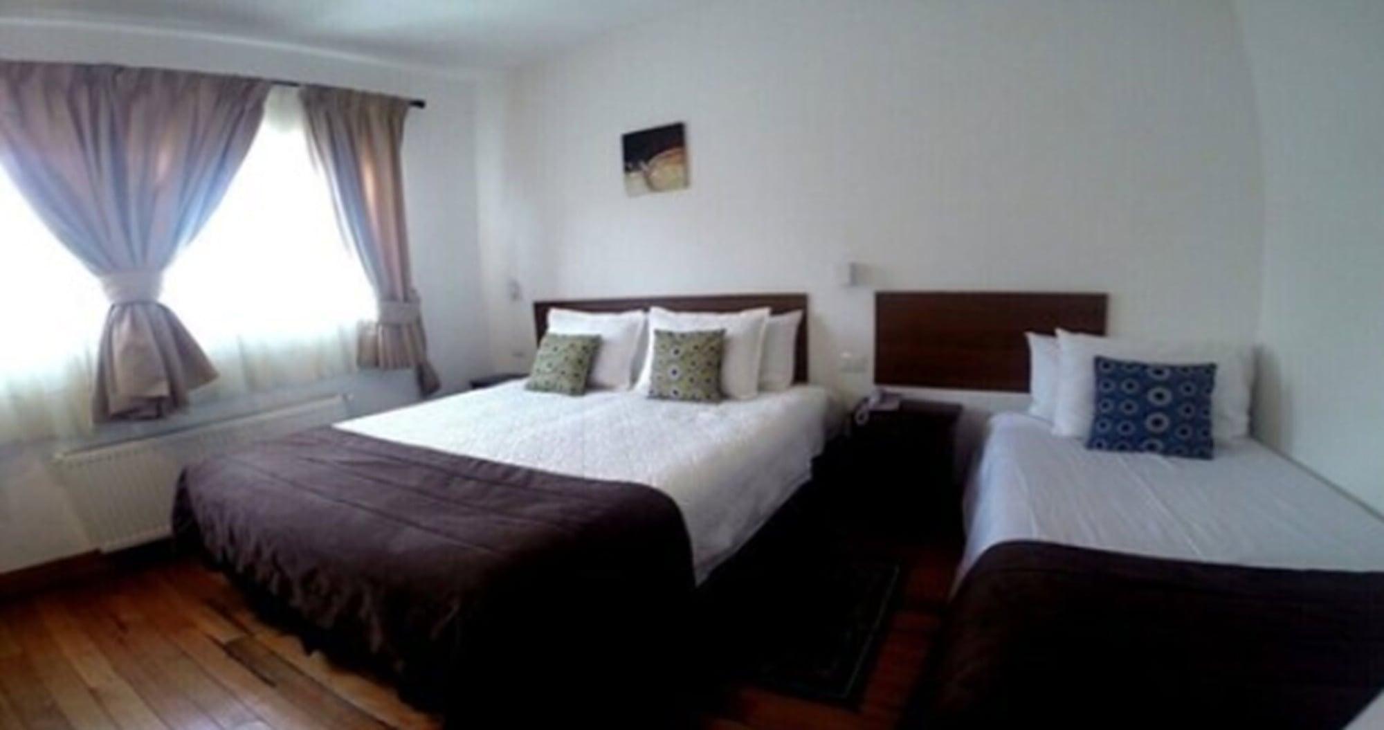 Casa Lyon 3*