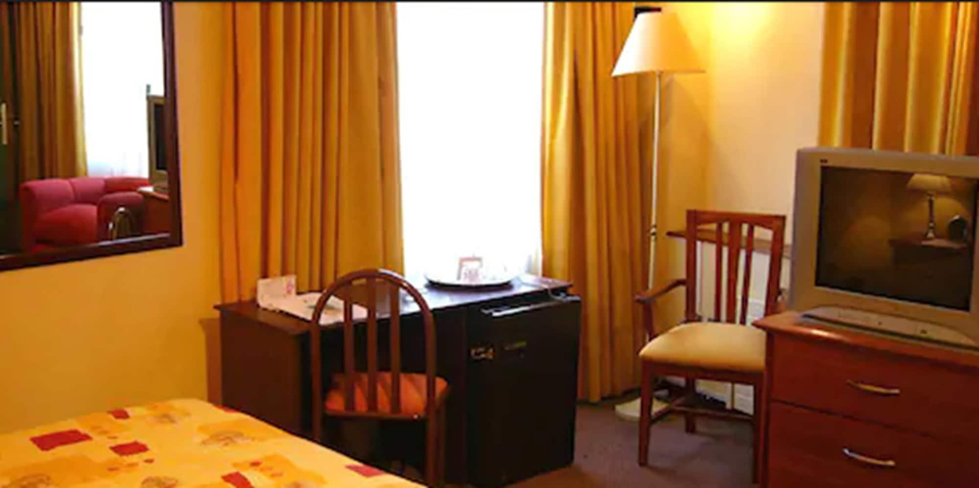 Hotel Alcala Del Rio