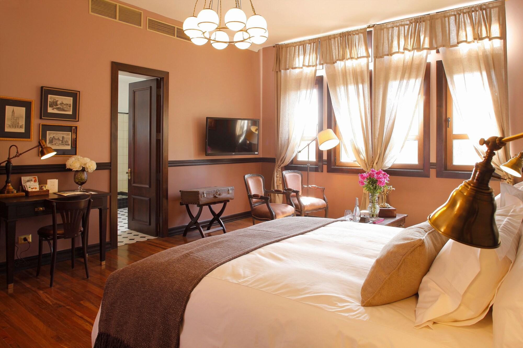 Boutique Castillo Rojo 4* Santiago