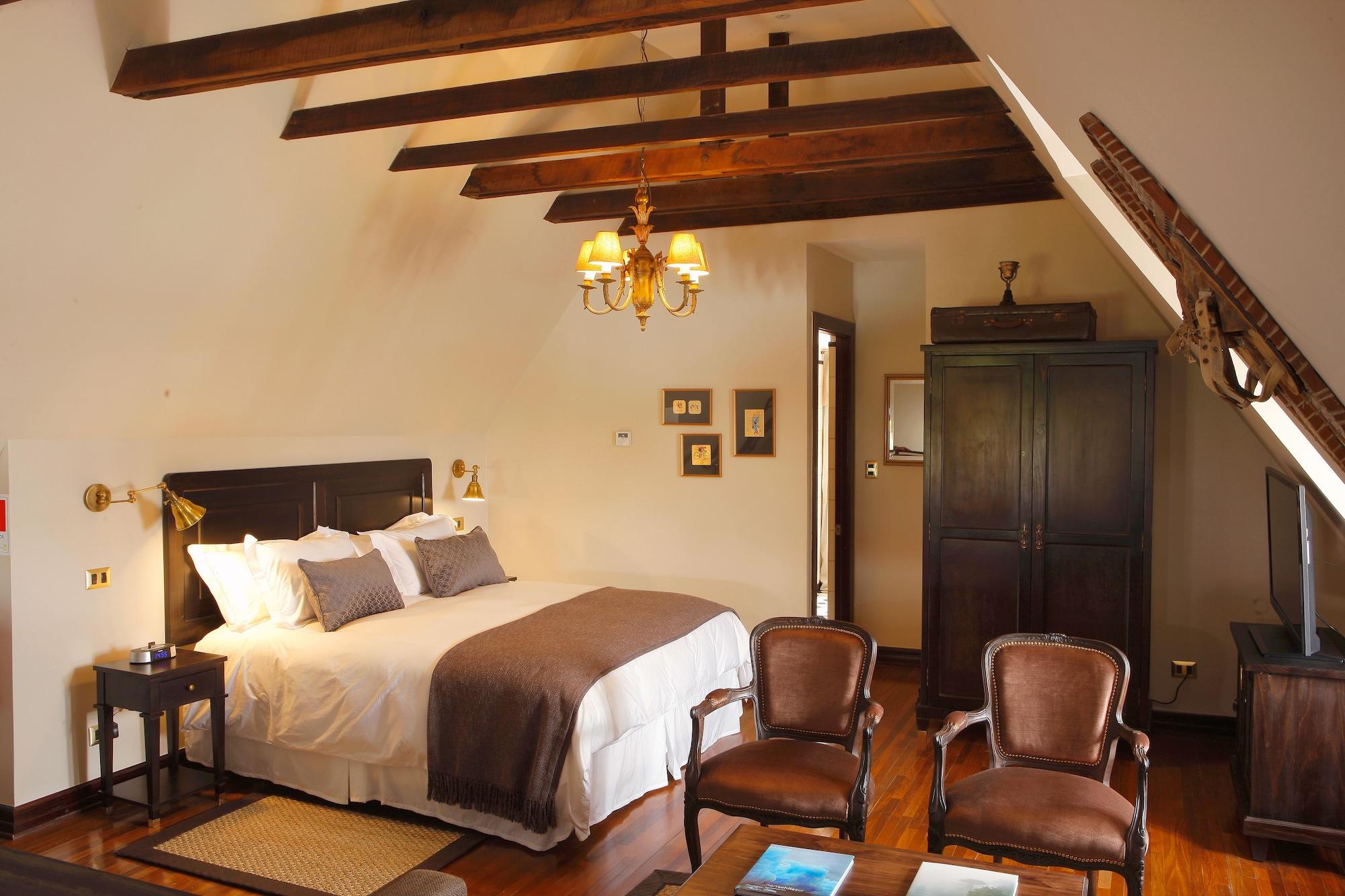 Hotel Boutique Castillo Rojo Santiago