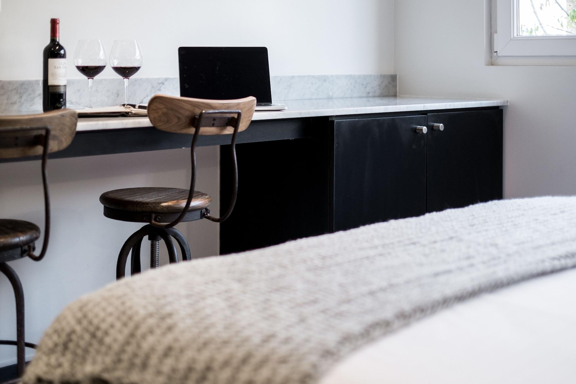 B Aparthotel