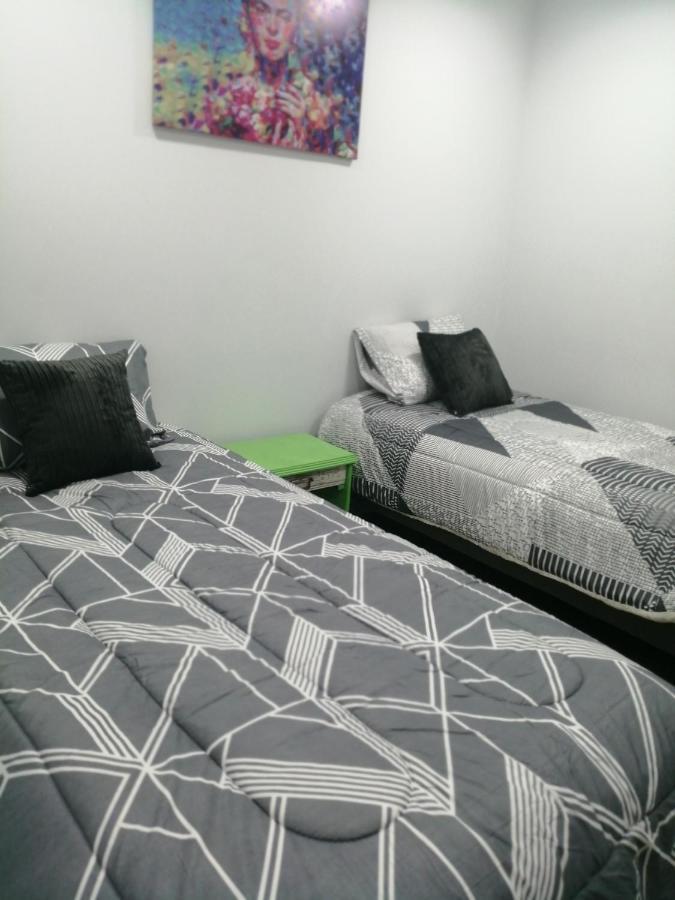 Hostal Mancora Monjitas 755 * Santiago