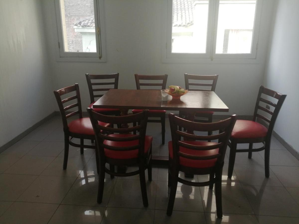 Hostal Mancora Monjitas 755 * Santiago de Chile