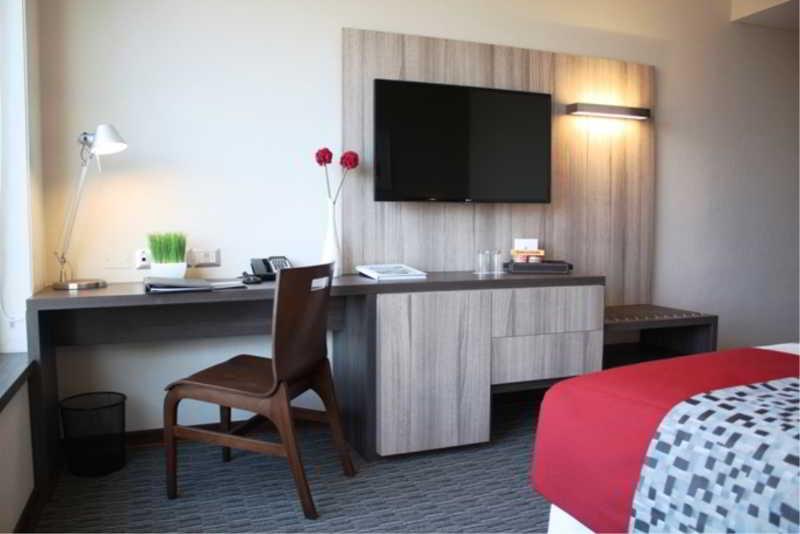 Hotel Radisson Blu Plaza El Bosque 4*
