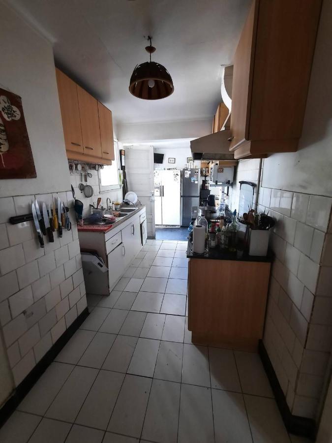 Pieza Independiente En Casa Compartida En Vitacura Cn Bici Y Piscina Habitación en casa particular *