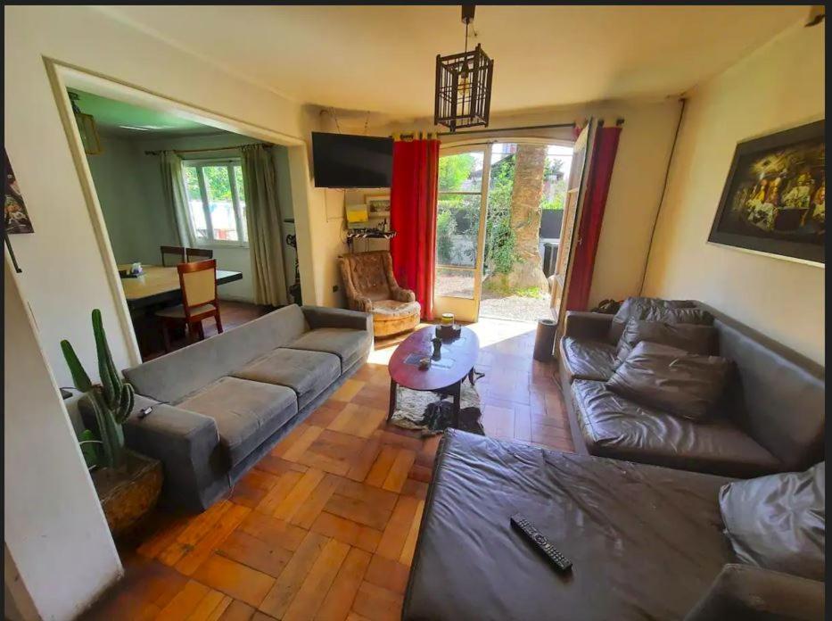 Pieza Independiente En Casa Compartida En Vitacura Cn Bici Y Piscina Habitación en casa particular Santiago de Chile