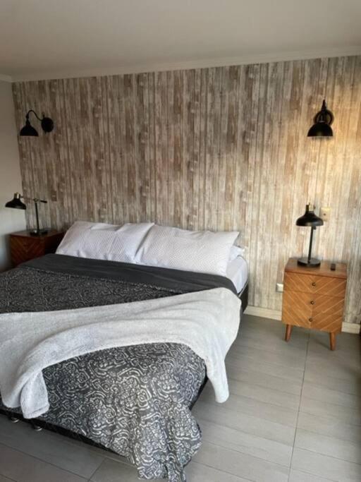 Apartamento Mall Parque Arauco. Piscina Temperada + King Bed *