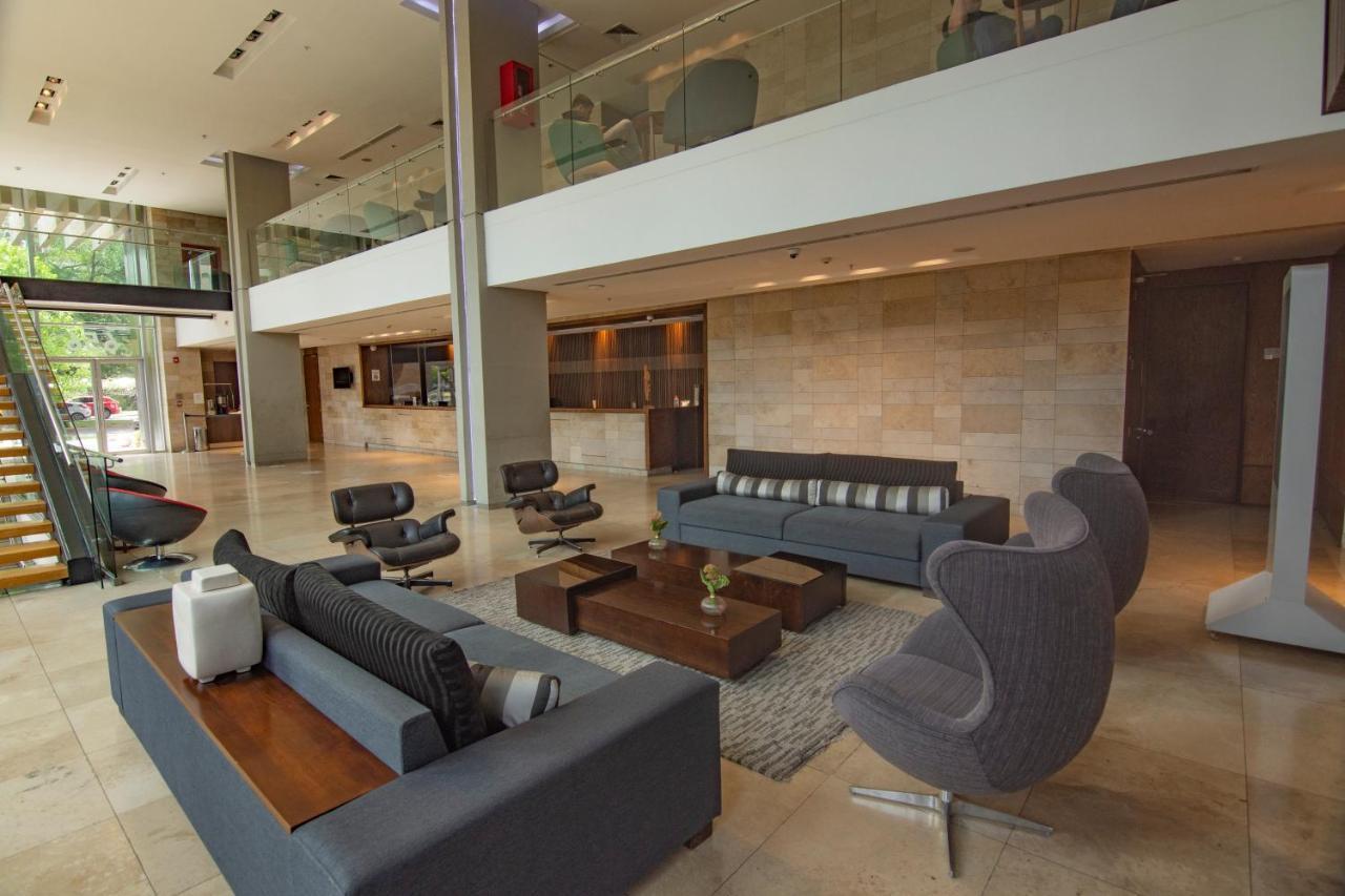 Hotel Radisson Blu Plaza El Bosque Santiago