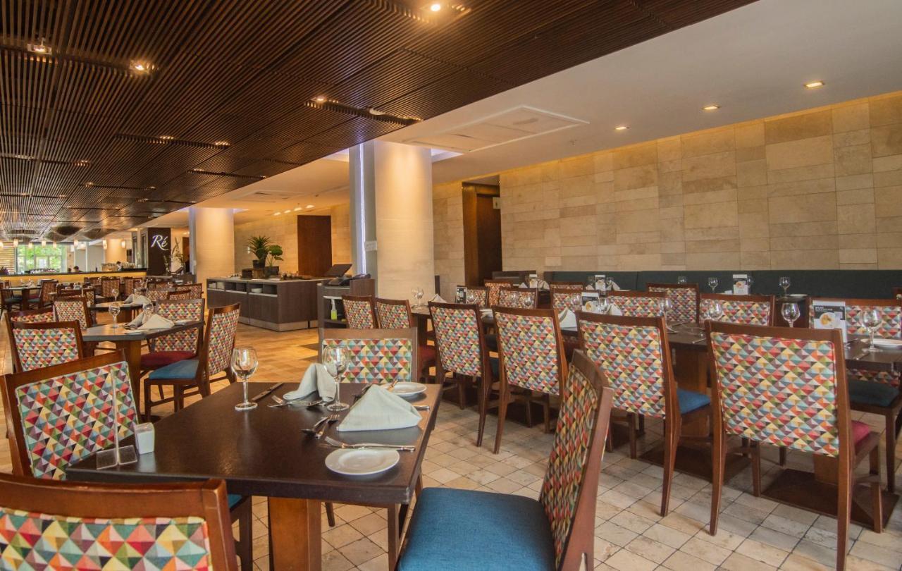 Hotel Radisson Blu Plaza El Bosque Santiago