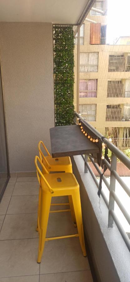 En El Corazon Del Barrio Providencia, Tranquilo Y Confortable Departamento Santiago