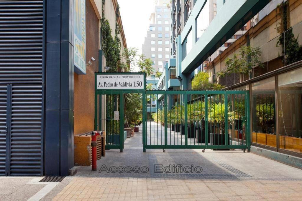Amoblado , En El Corazon De Providencia, Incluye Estacionamiento * Santiago