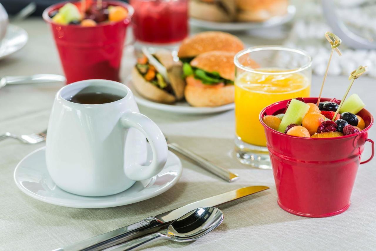 Hotel Renaissance By Marriott 5*