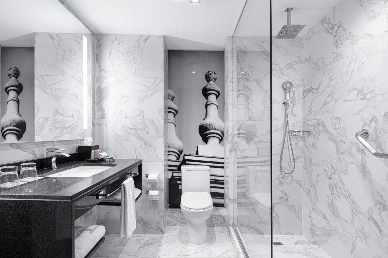 Hotel Renaissance By Marriott 5*