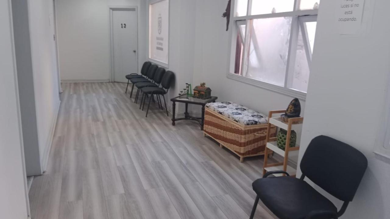 Hostal Mancora Monjitas 755 * Santiago de Chile