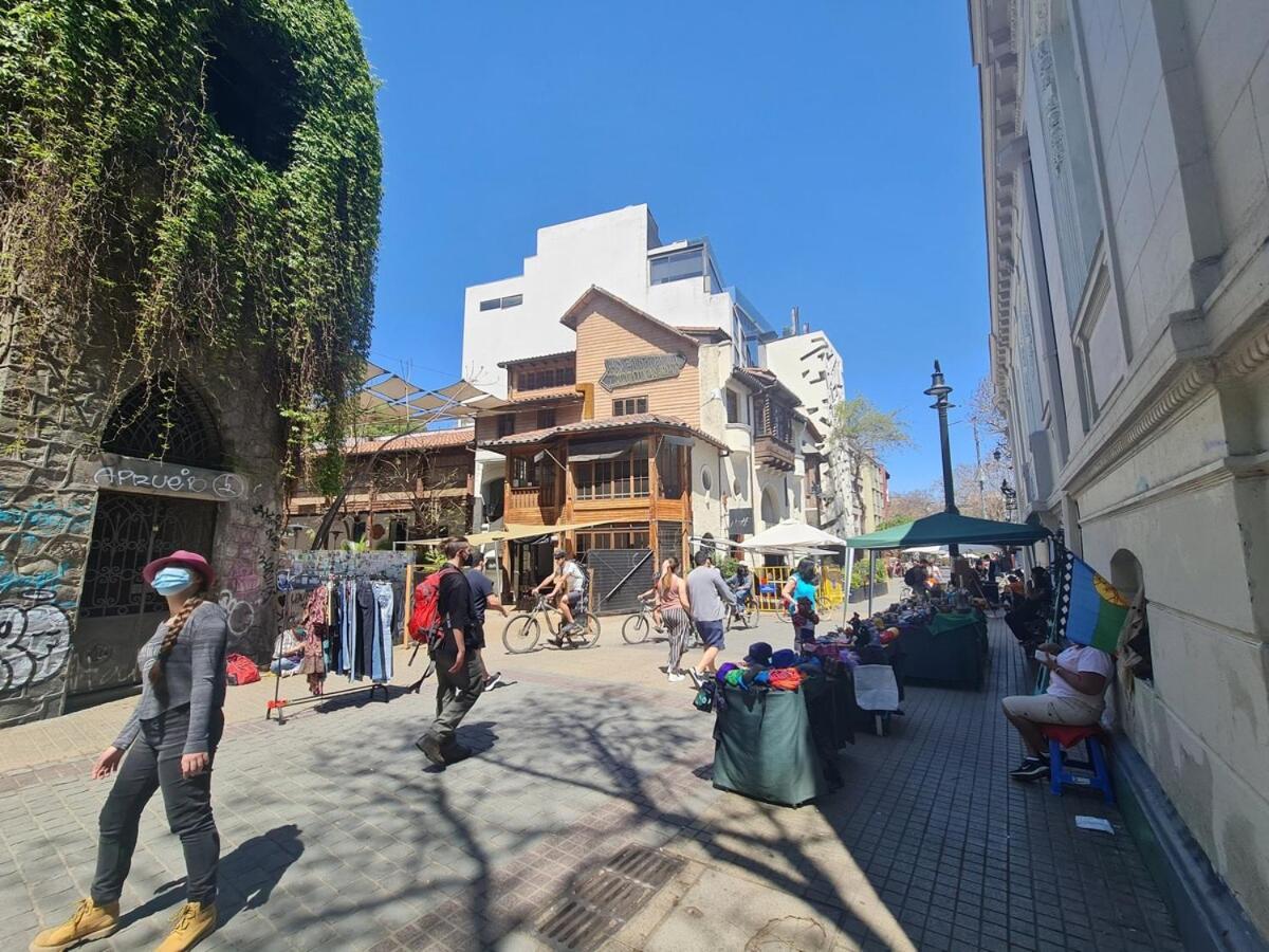 Oceana Lastarria, En Cerro Santa Lucia * Santiago