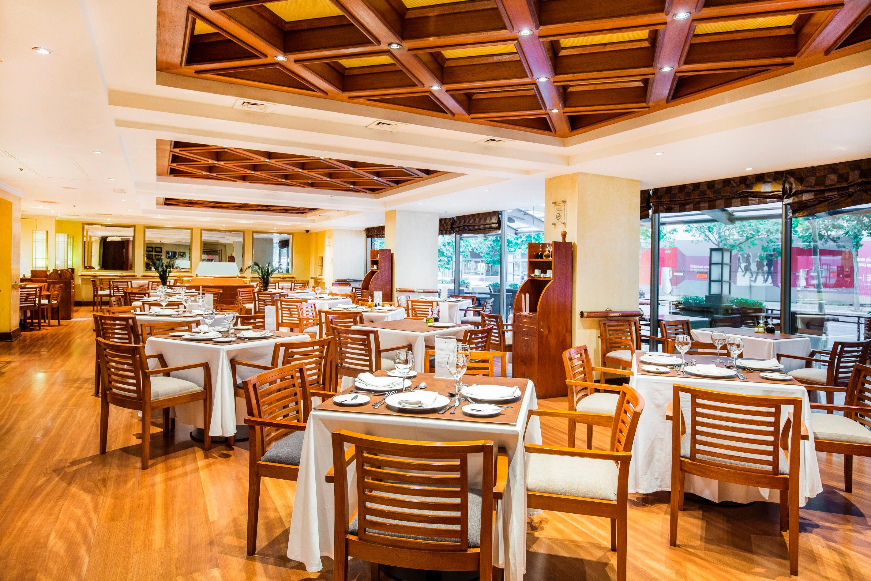 Khách sạn Plaza El Bosque Ebro
