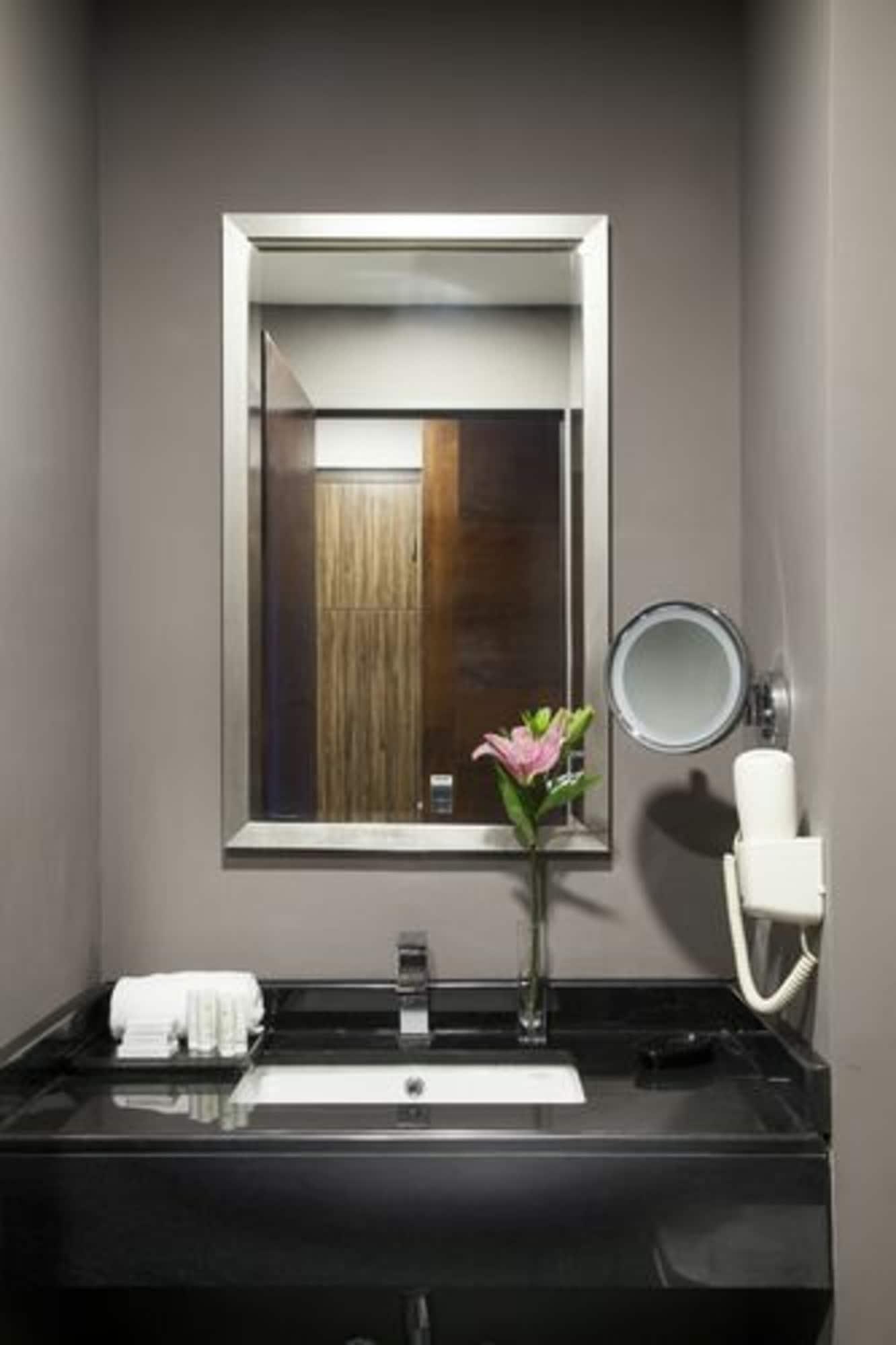 Courtyard By Marriott Airport 4* Santiago