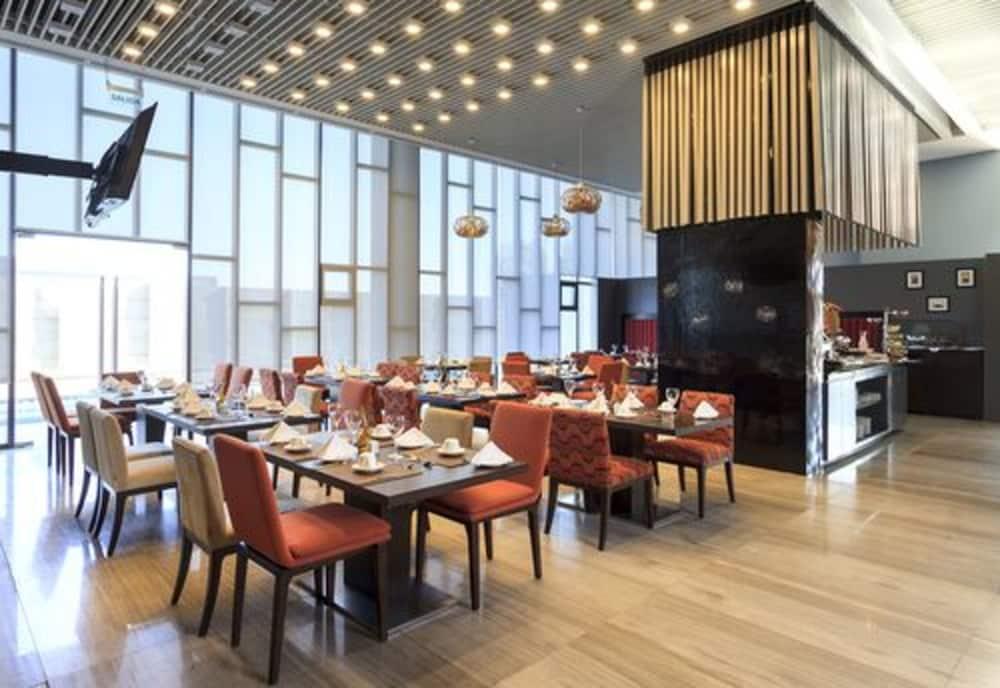 Courtyard By Marriott Airport Santiago