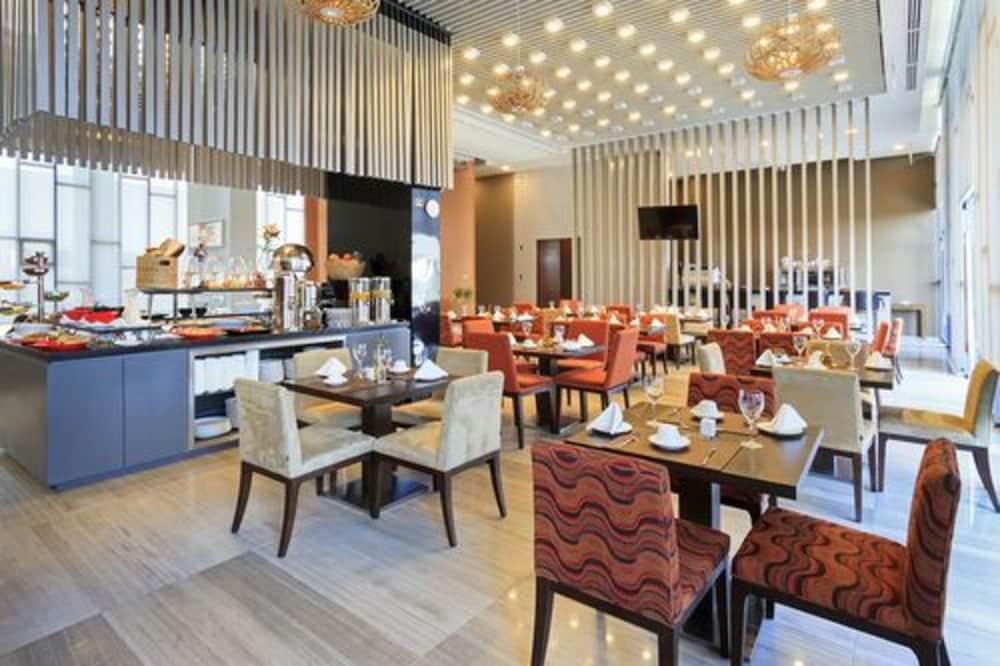 Courtyard By Marriott Airport Hotel 4*
