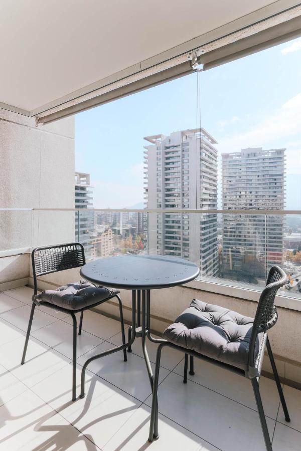 Boho - Pool, Parking & Mall Apartment