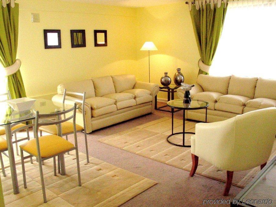Rent A Lyon 3*