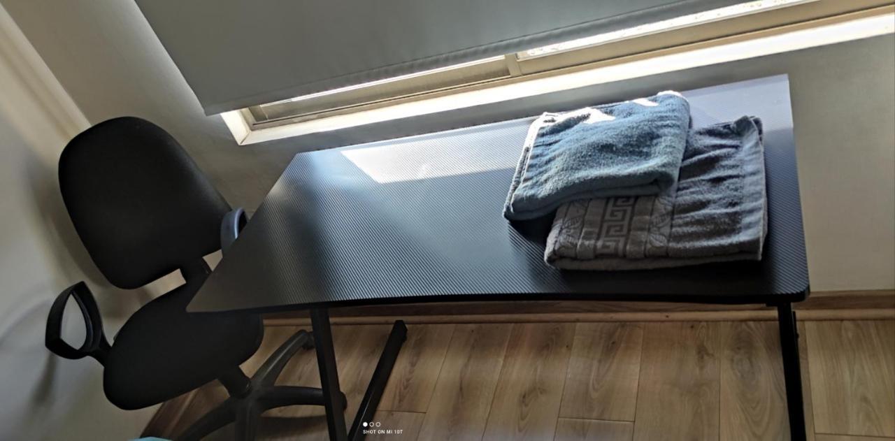 Homestay Comoda Y Amplia Habitacion Privada En Departamento Compartido *