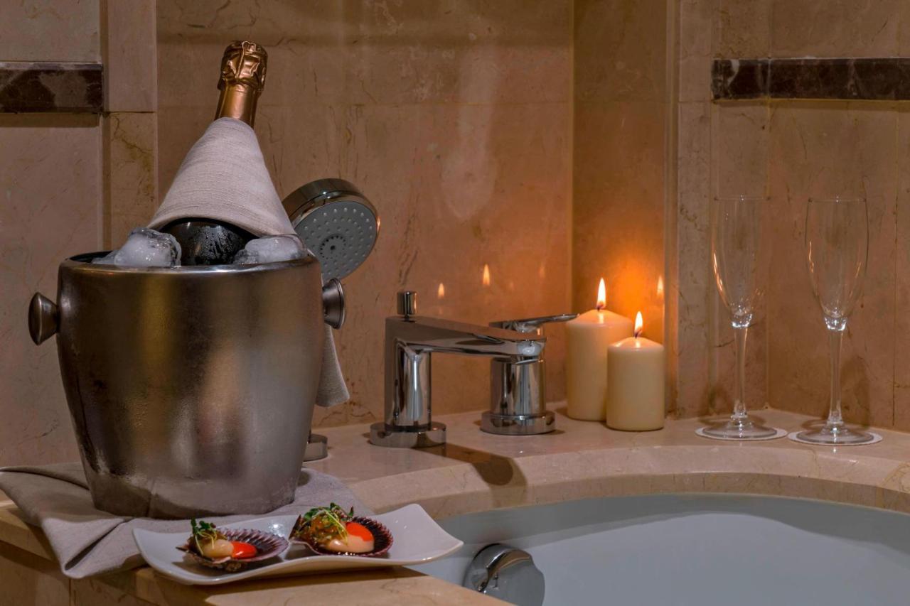 The Ritz-carlton, Khách sạn Santiago