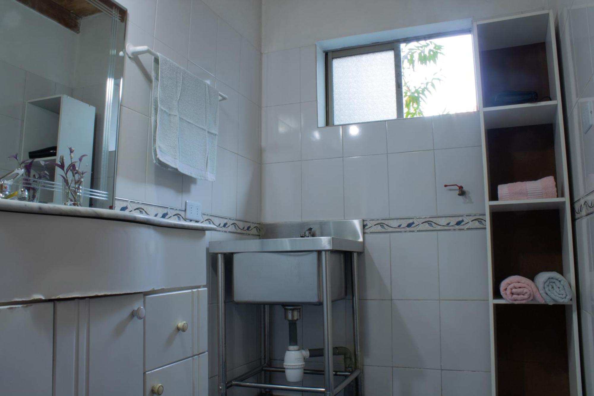 Metro Einstein - En Casa Independiente - San Cristobal Homestay Santiago