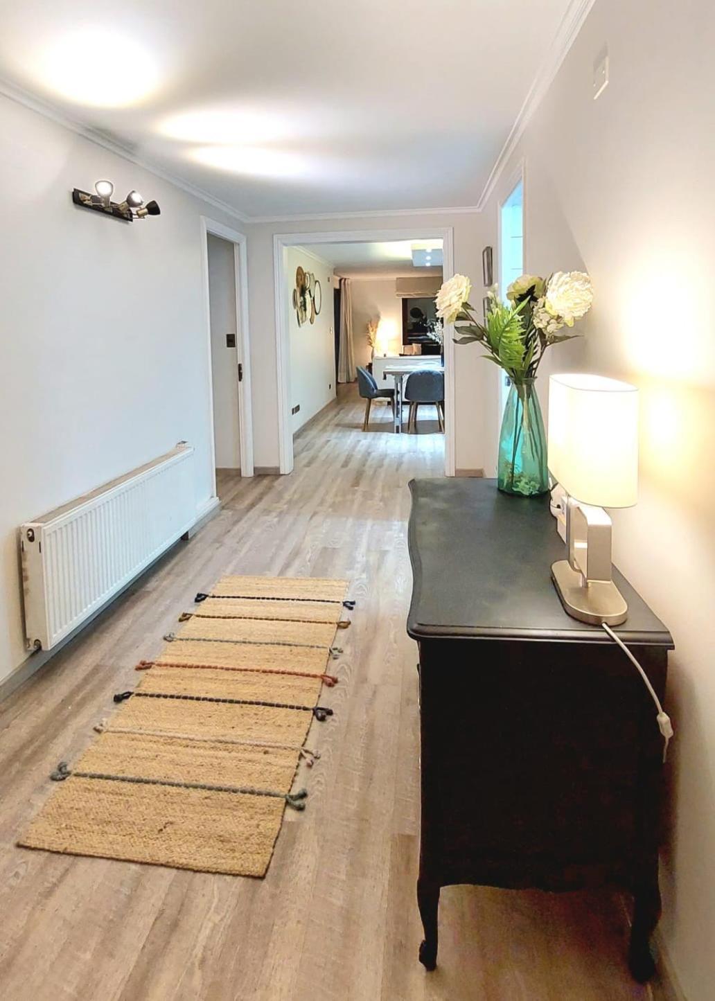 Hermoso Depto En Condes Parque Arauco, 10 Personas Apartamento *