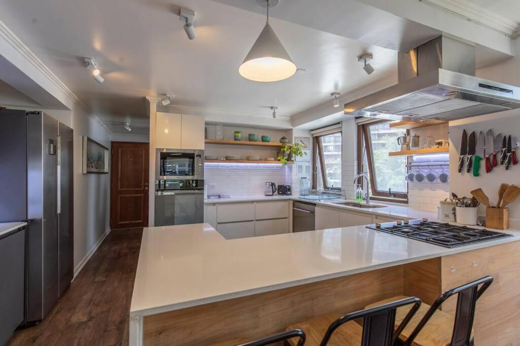 Apartamento Elegancia En El Golf: Metro, Terraza Espaciosa Santiago de Chile