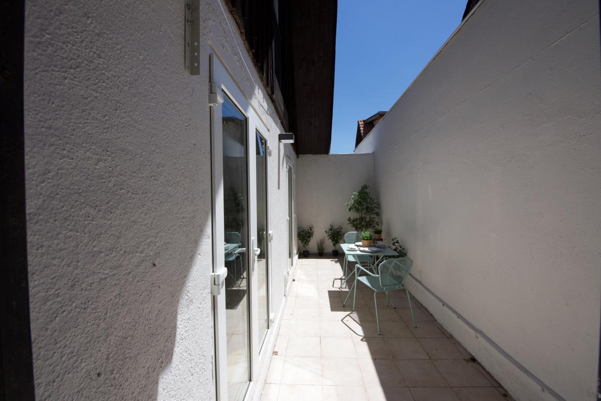 Alto Condes Apartment *