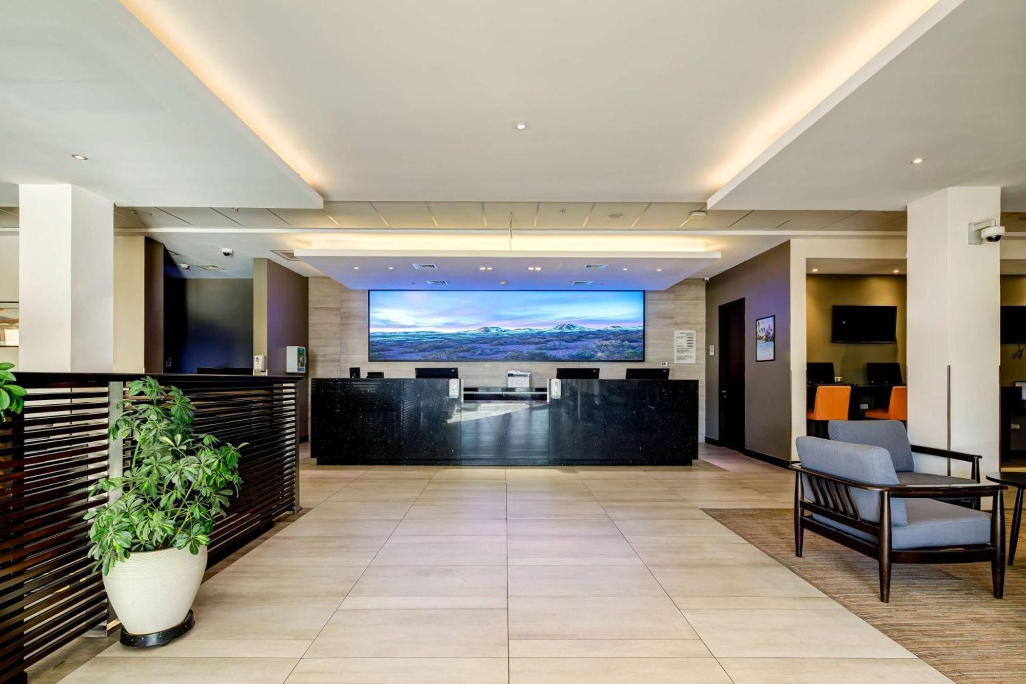 Hotel La Quinta By Wyndham Aeropuerto Santiago