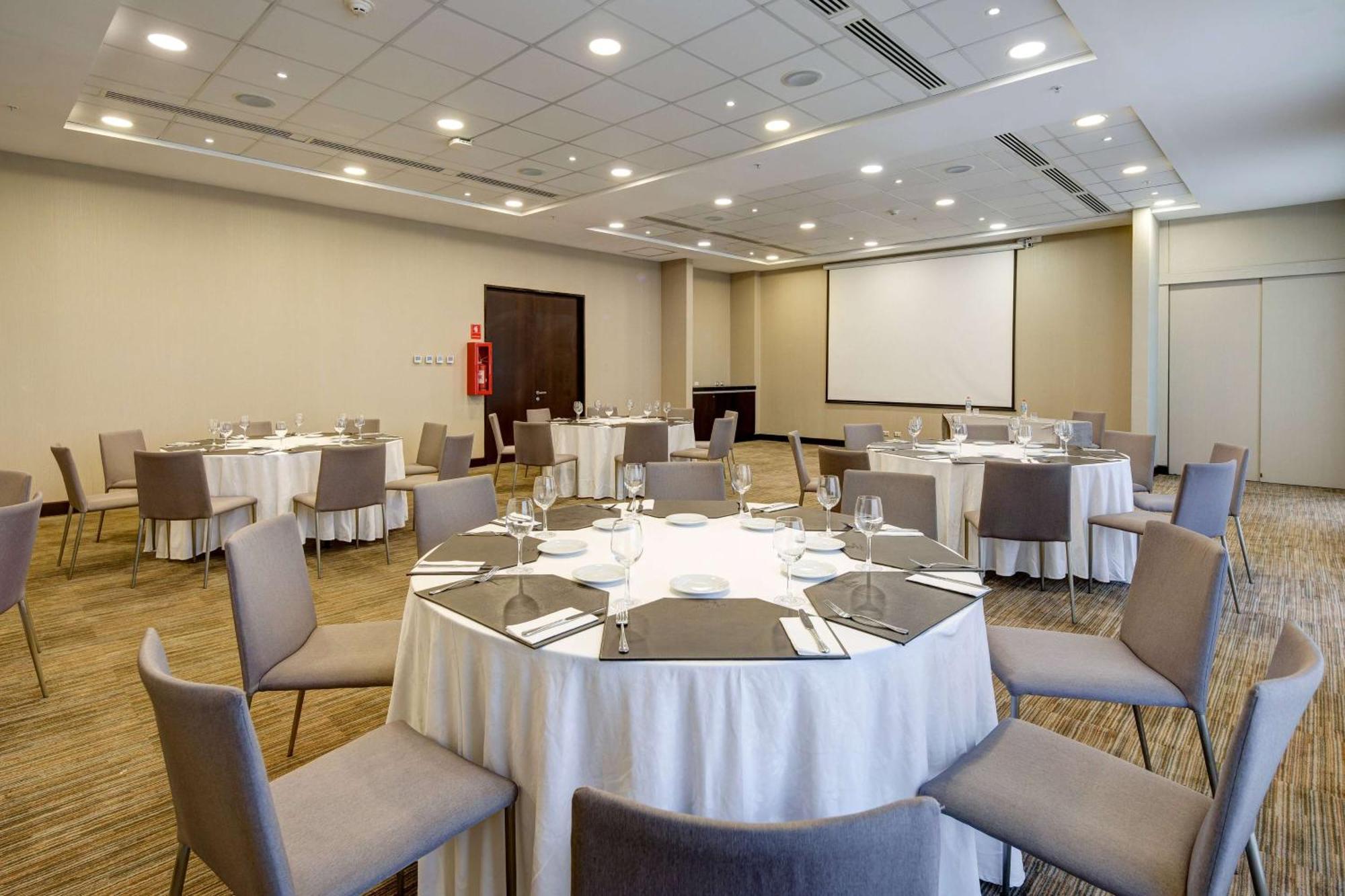 Hotel La Quinta By Wyndham Aeropuerto Santiago