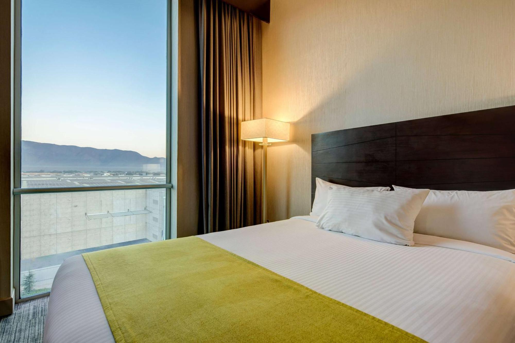 La Quinta By Wyndham Aeropuerto Hotel Santiago
