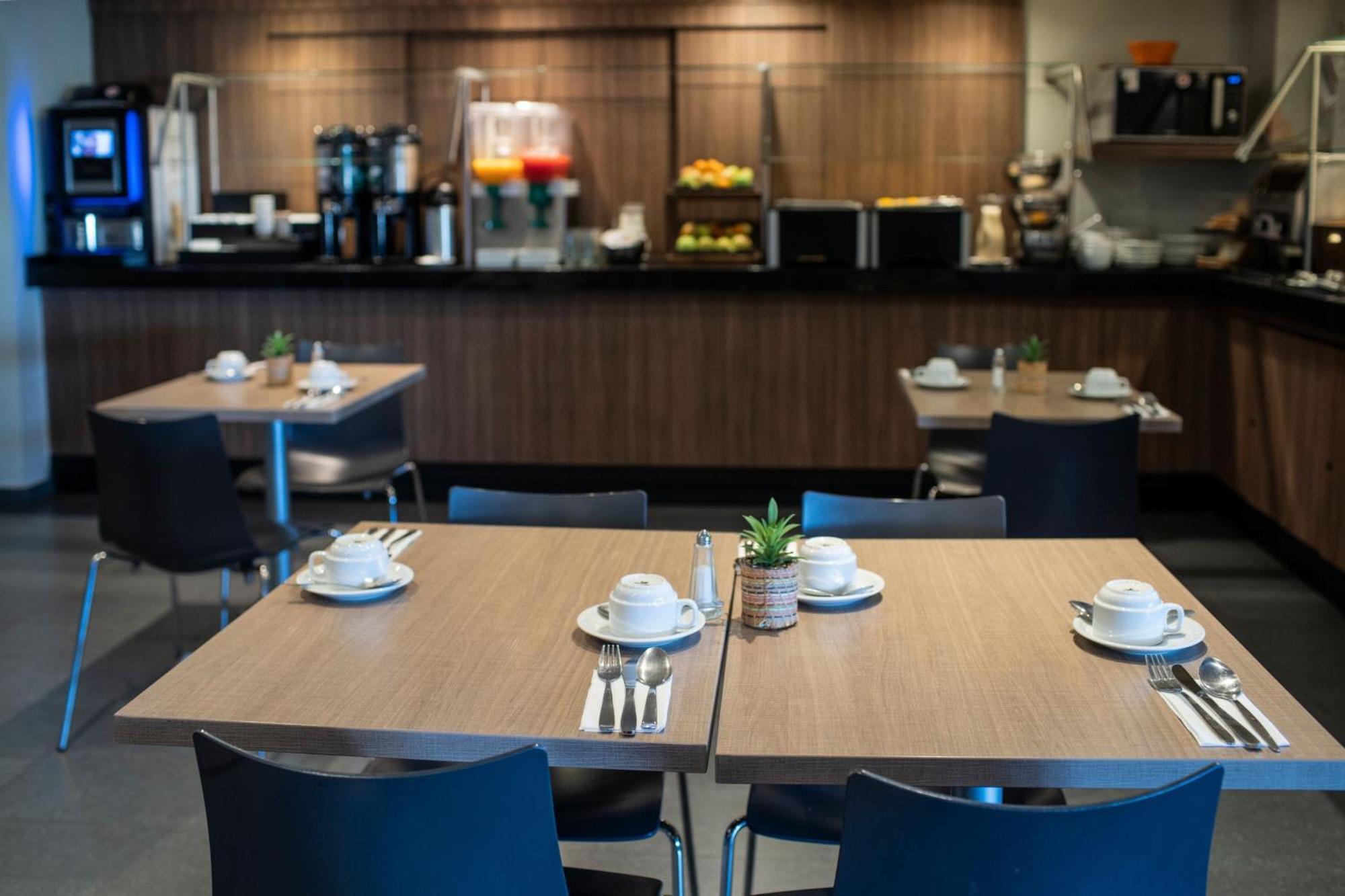 Hotel Express By Marriott Aeropuerto 3*