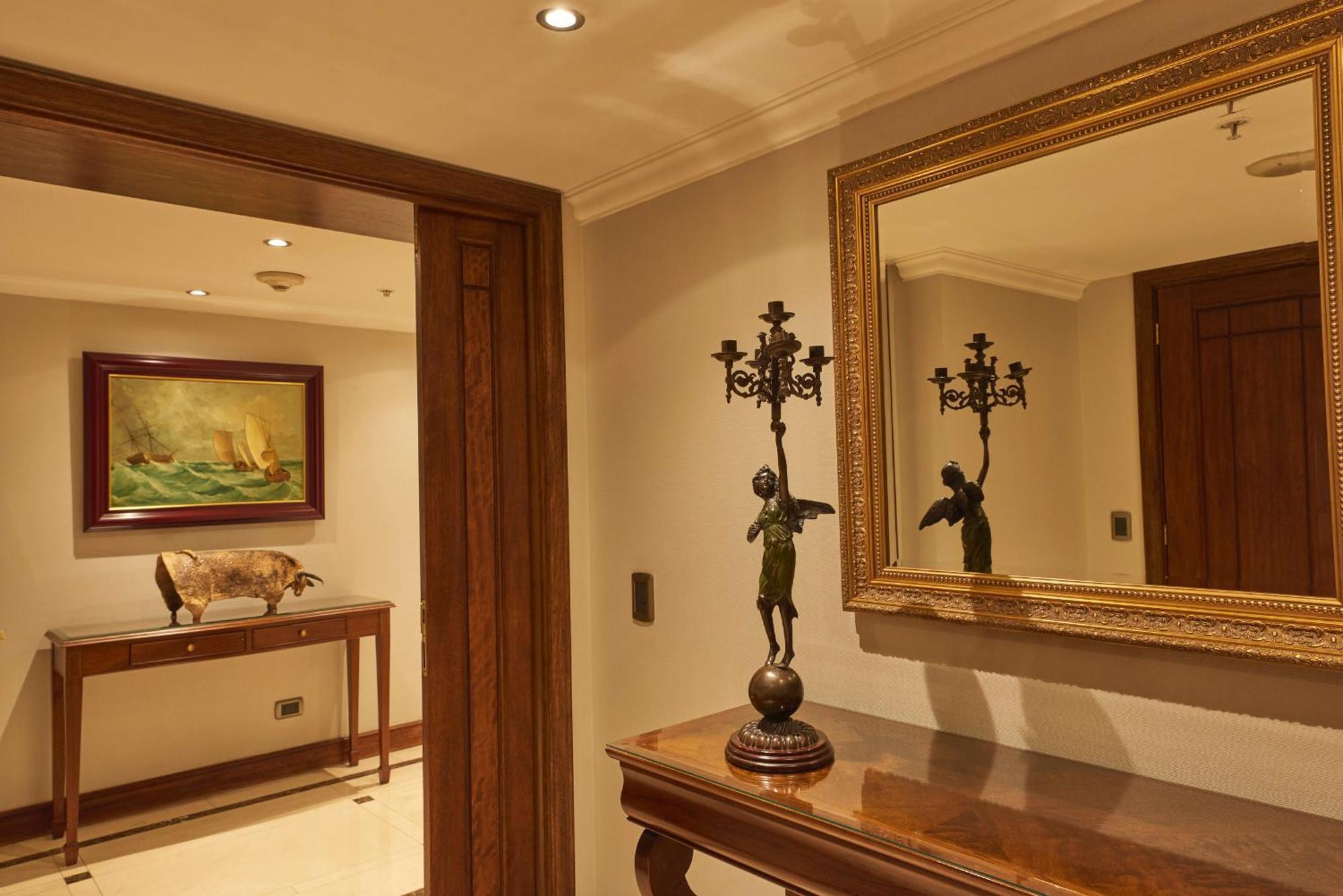 Khách sạn Plaza El Bosque Ebro 5*
