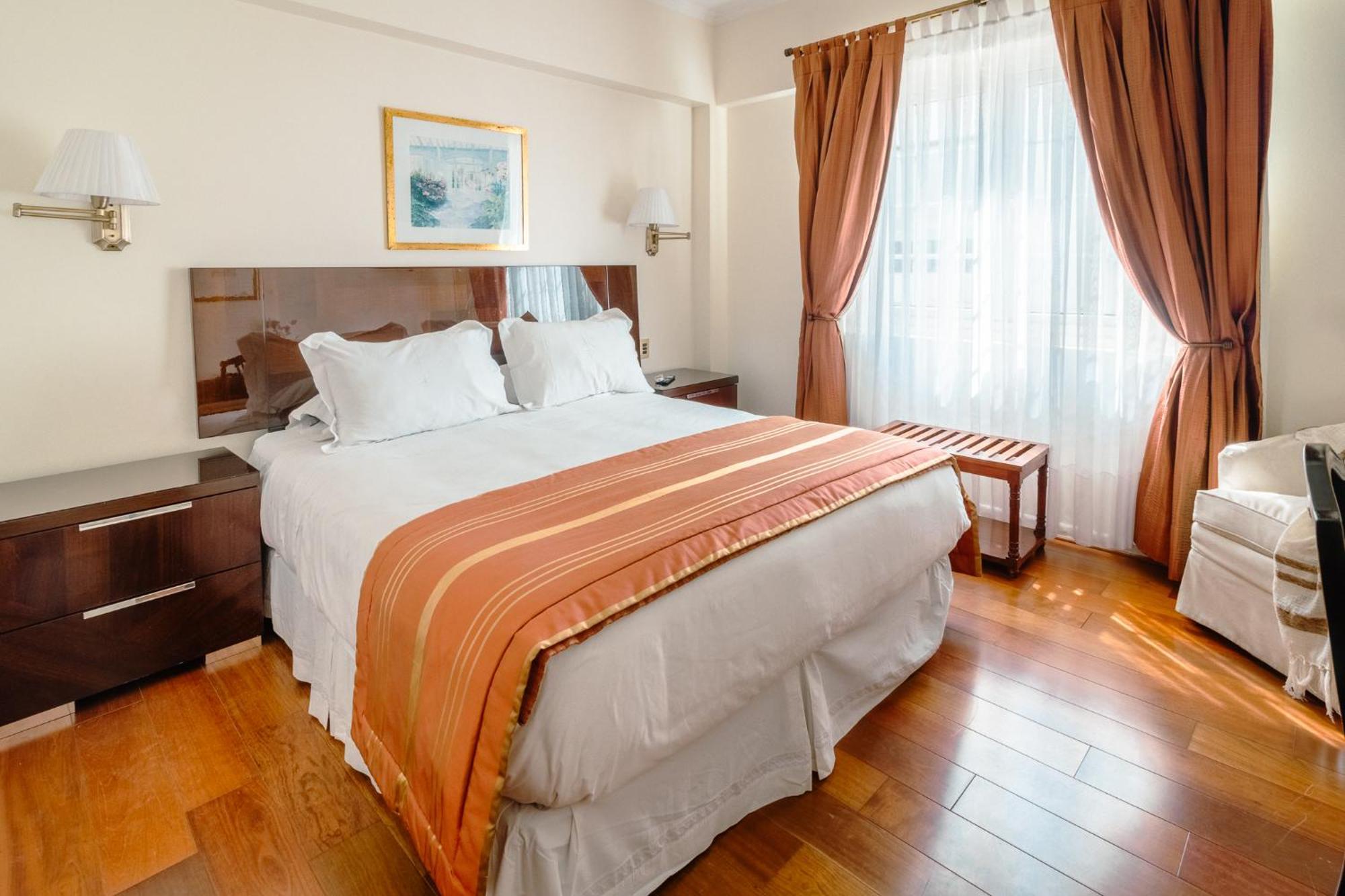Orly Aparthotel Santiago