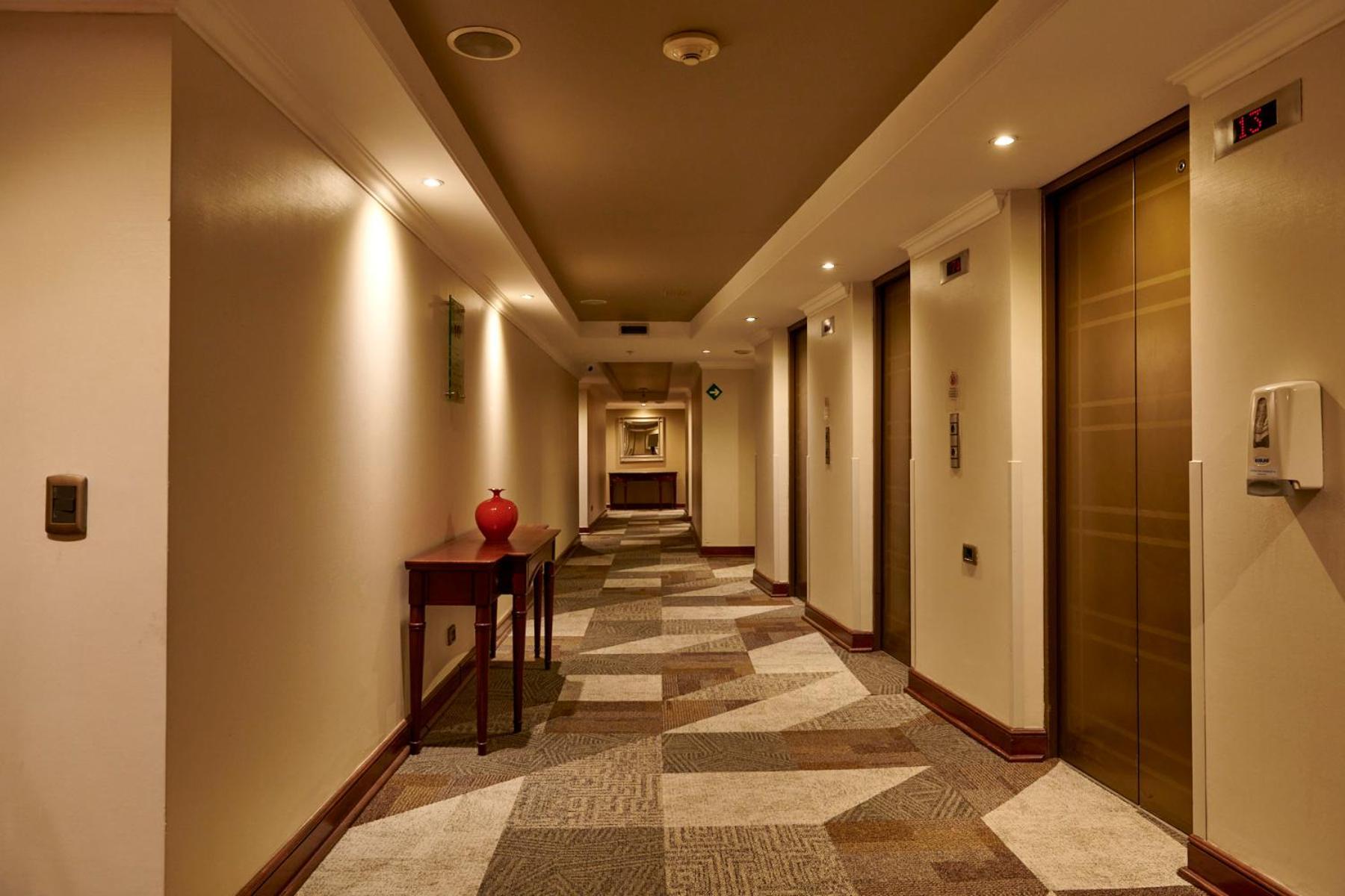 Khách sạn Plaza El Bosque Ebro Santiago