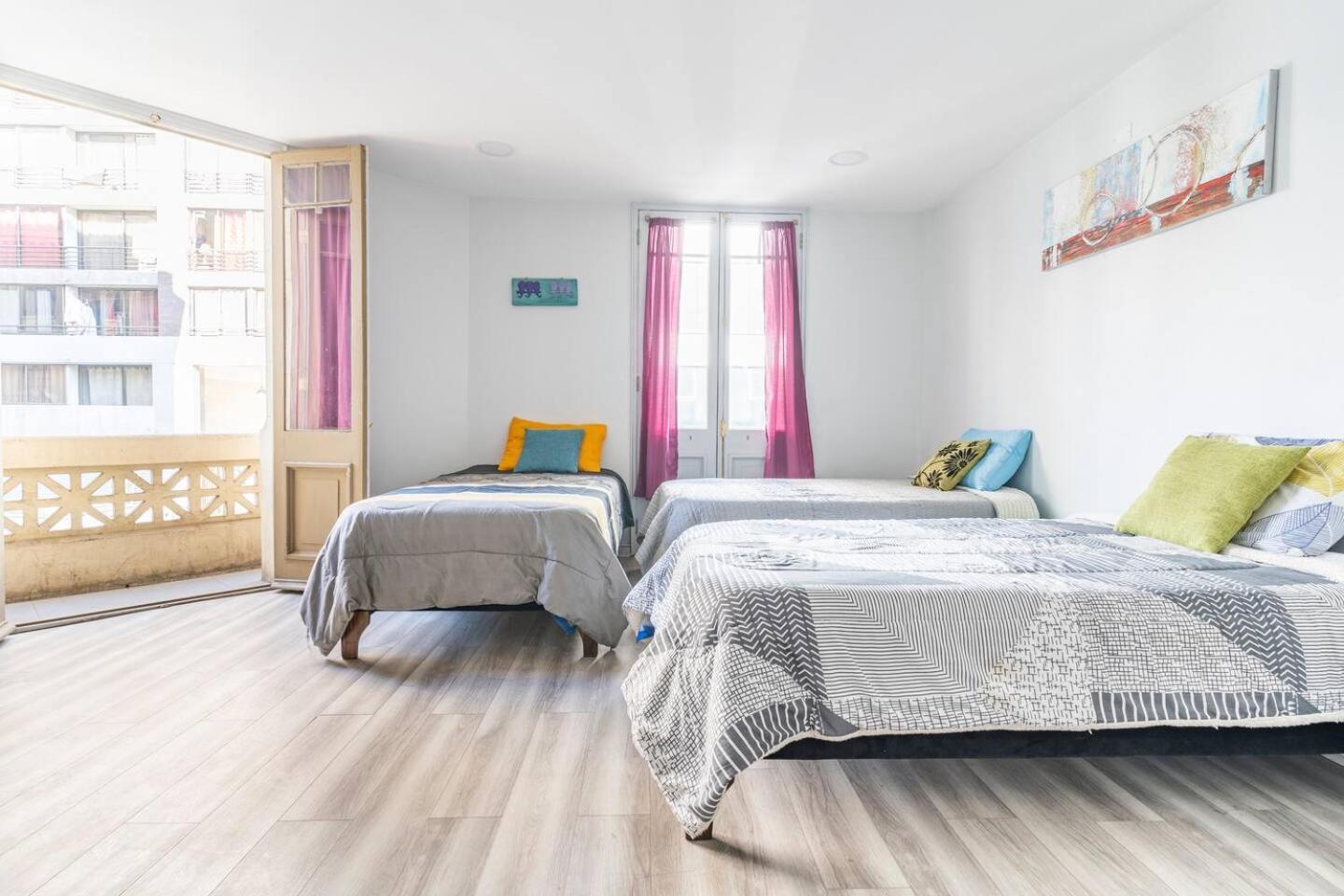 Hostal Mancora Monjitas 755 Santiago