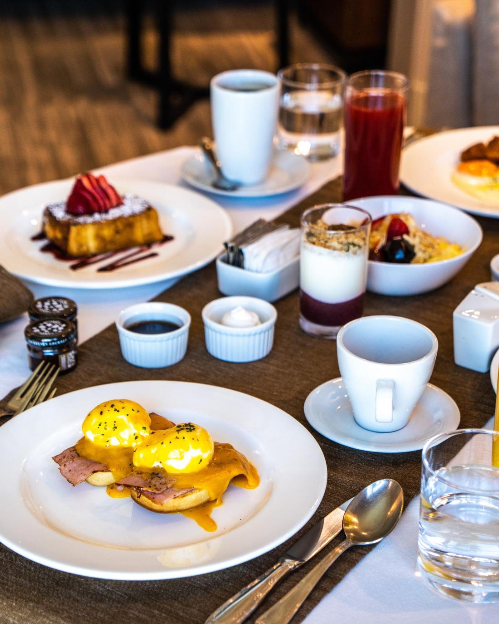 The Ritz-carlton, Khách sạn