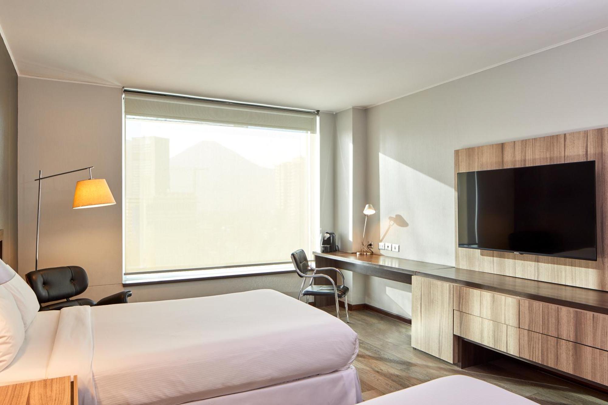 Hotel Radisson Blu Plaza El Bosque 4*
