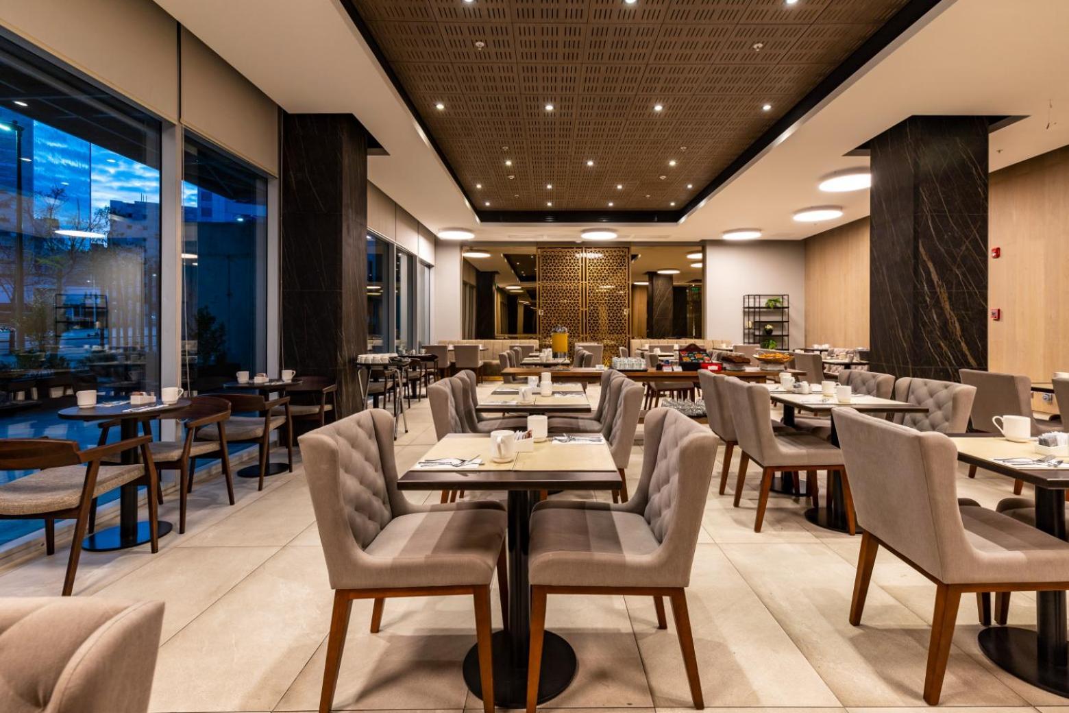 Western Premier Marina Condes Khách sạn