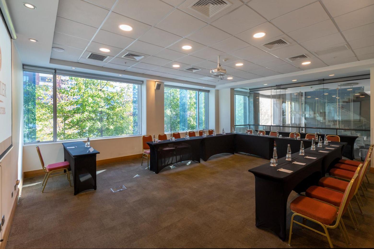 Khách sạn Western Premier Marina Condes