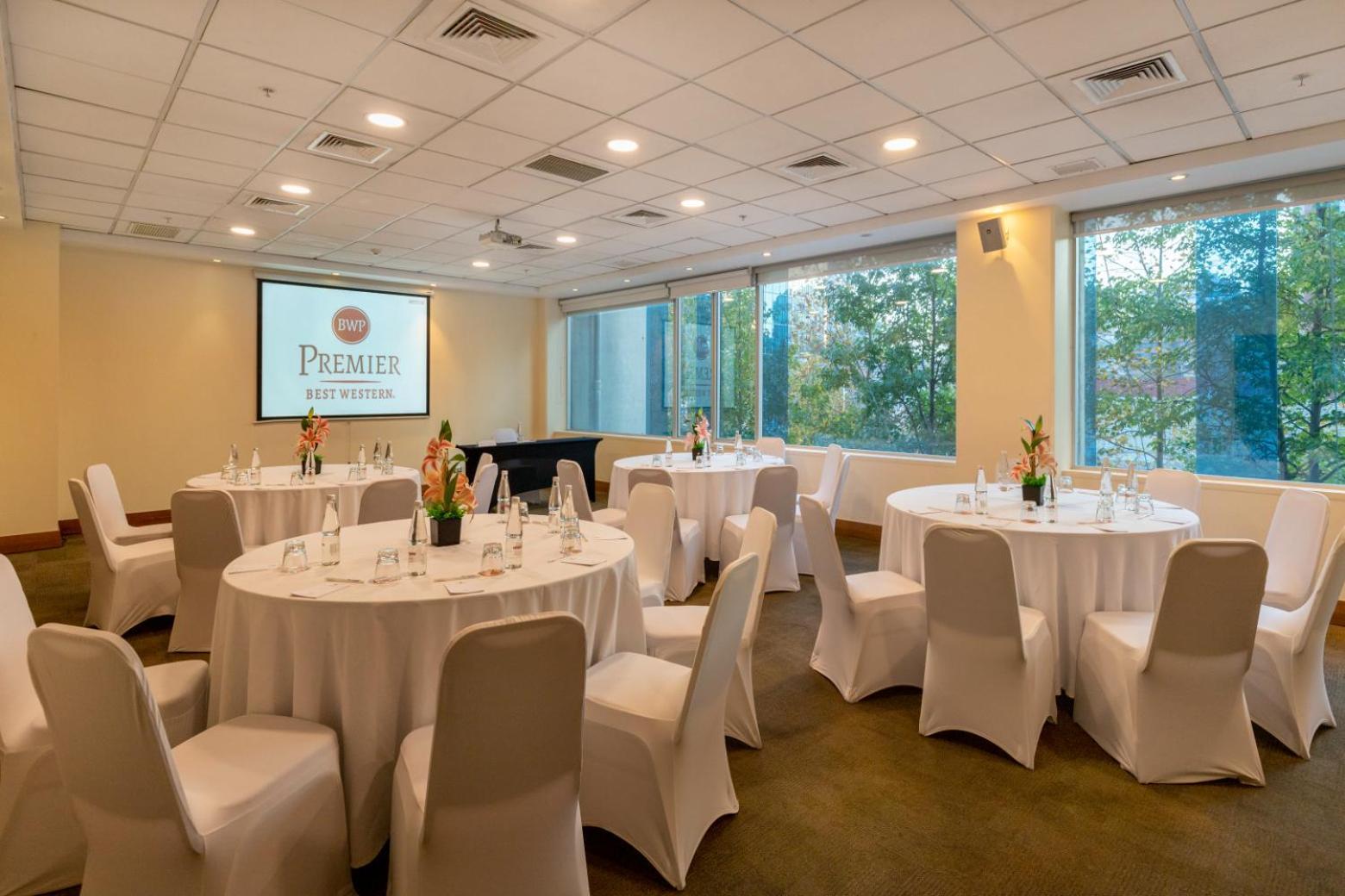 Western Premier Marina Condes Khách sạn