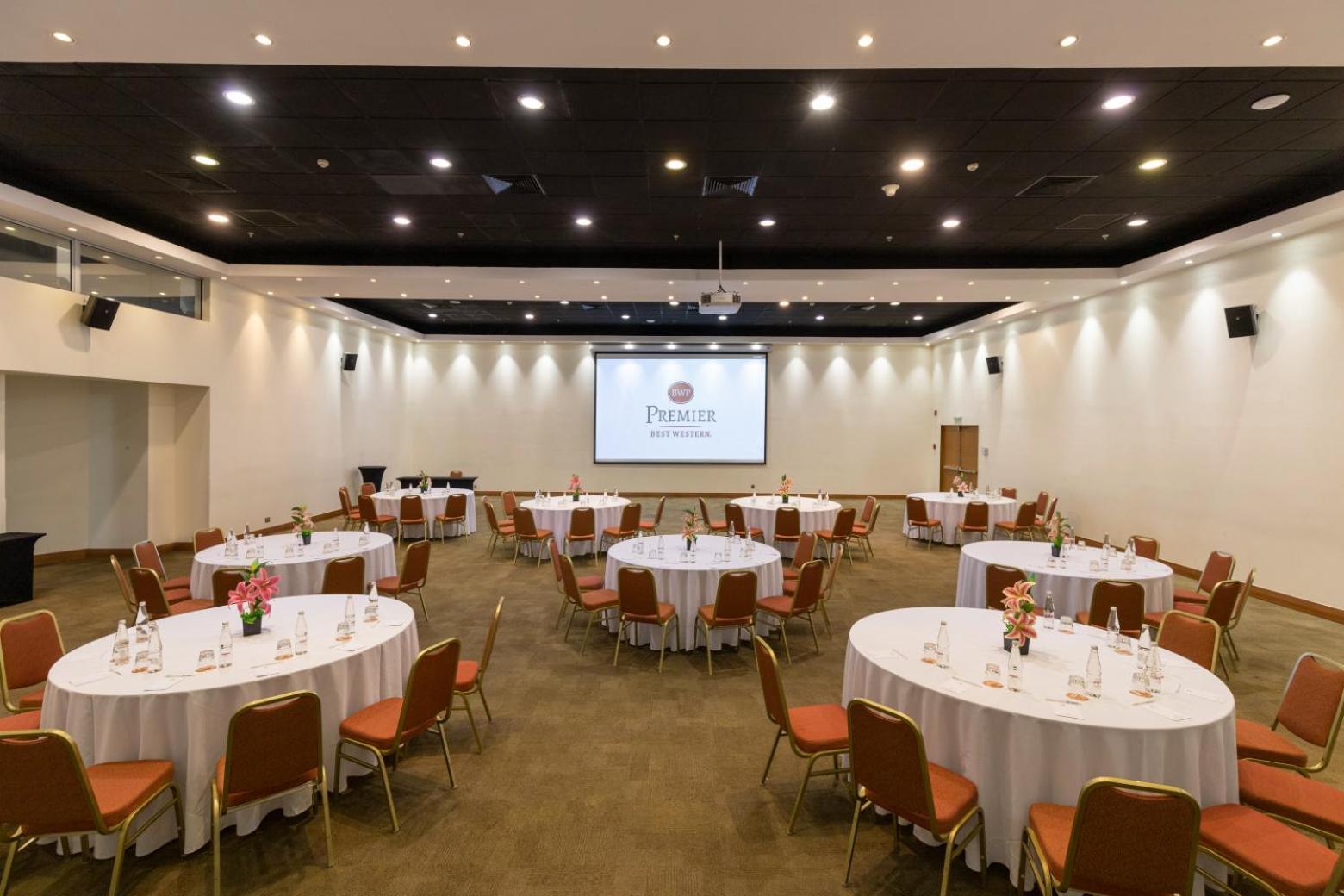 Western Premier Marina Condes Khách sạn 4*