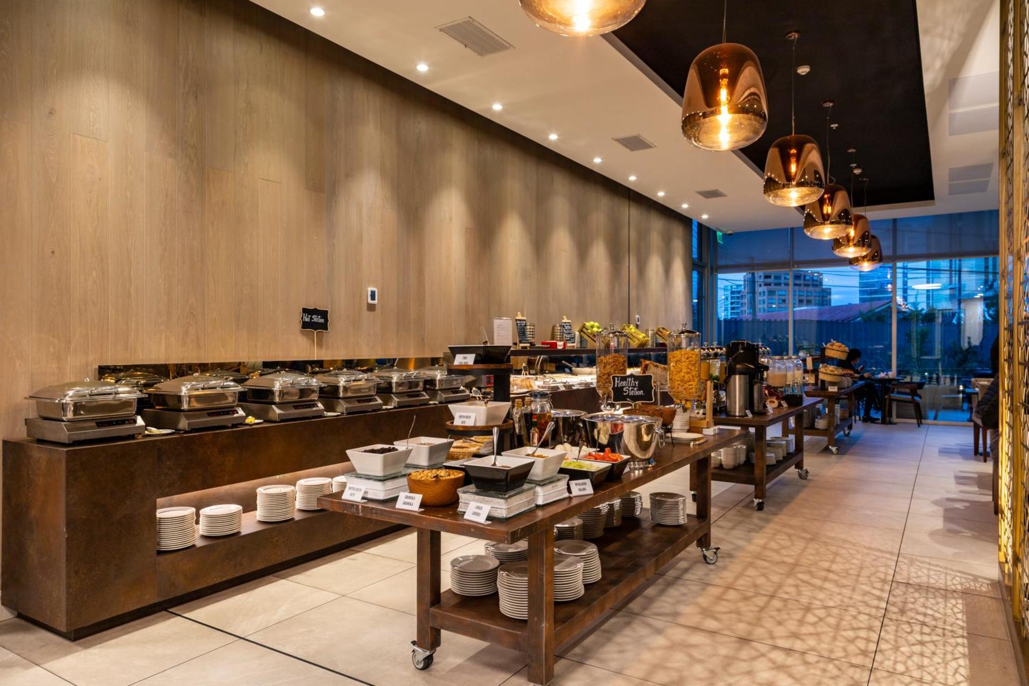 Western Premier Marina Condes Khách sạn 4*