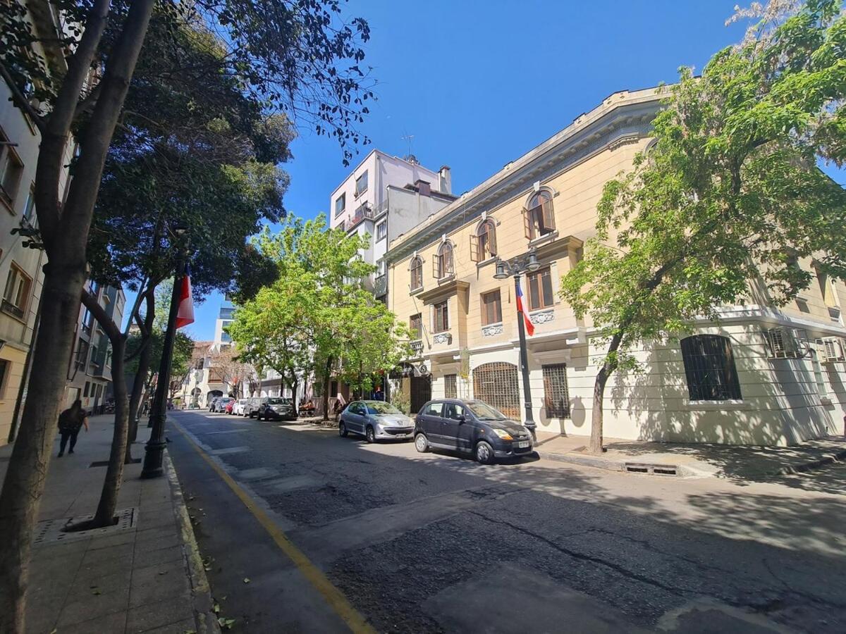 Oceana Lastarria, En Cerro Santa Lucia Santiago