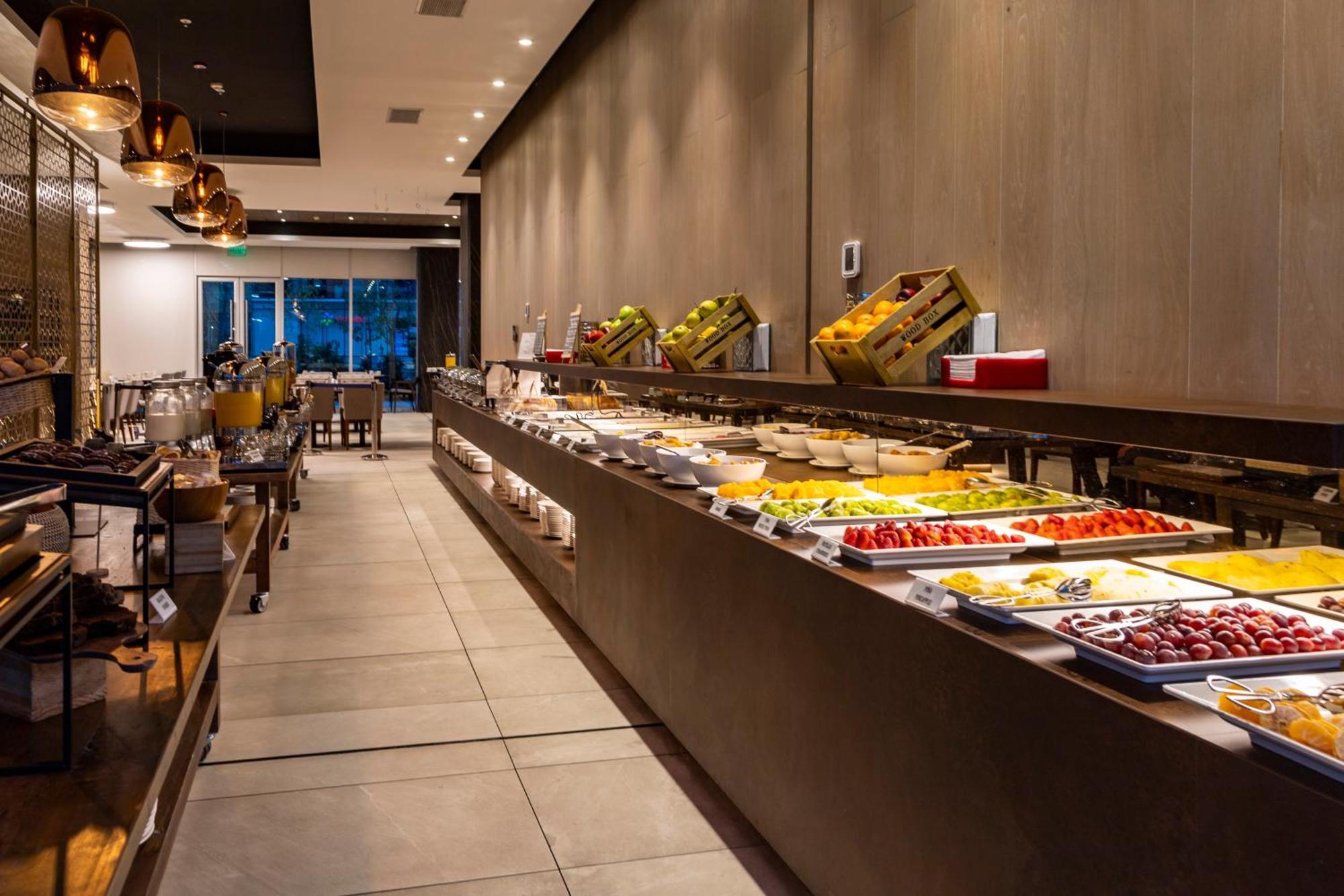 Khách sạn Western Premier Marina Condes