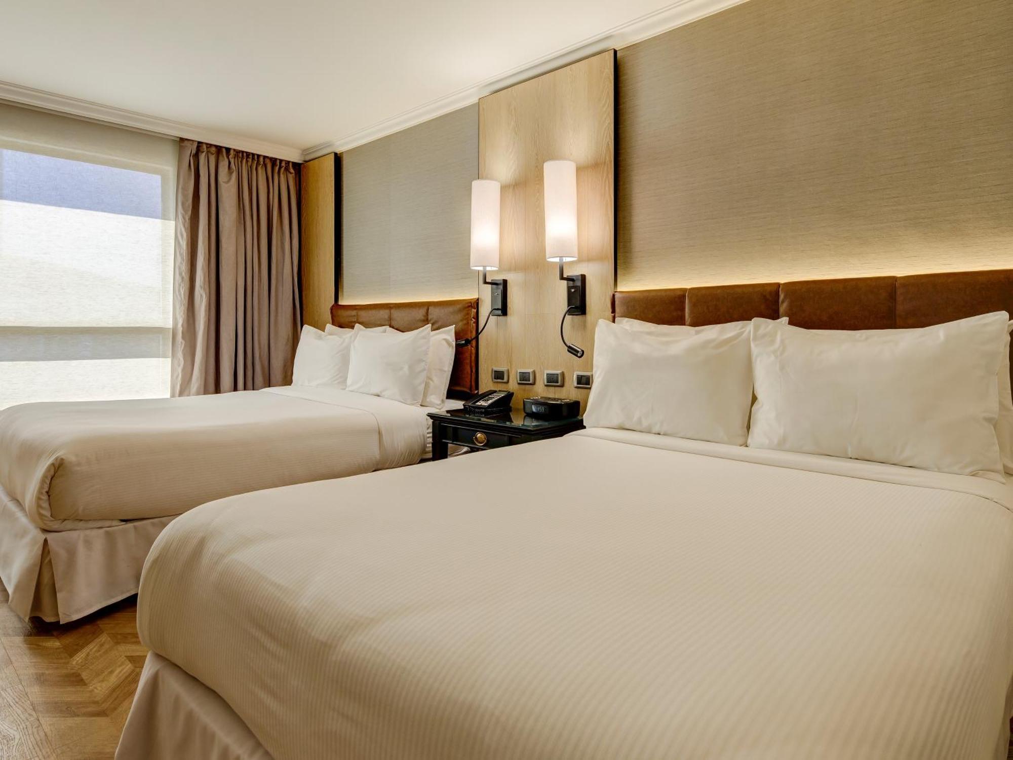 Khách sạn Plaza El Bosque Ebro 5*